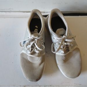 NIKE ID GRAY & WHITE SNEAKER W/ GRAY SPLATTER 9